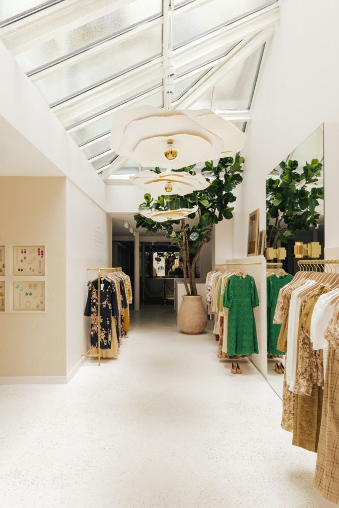 boutique sezane octobre le marais paris rue des blancs manteaux