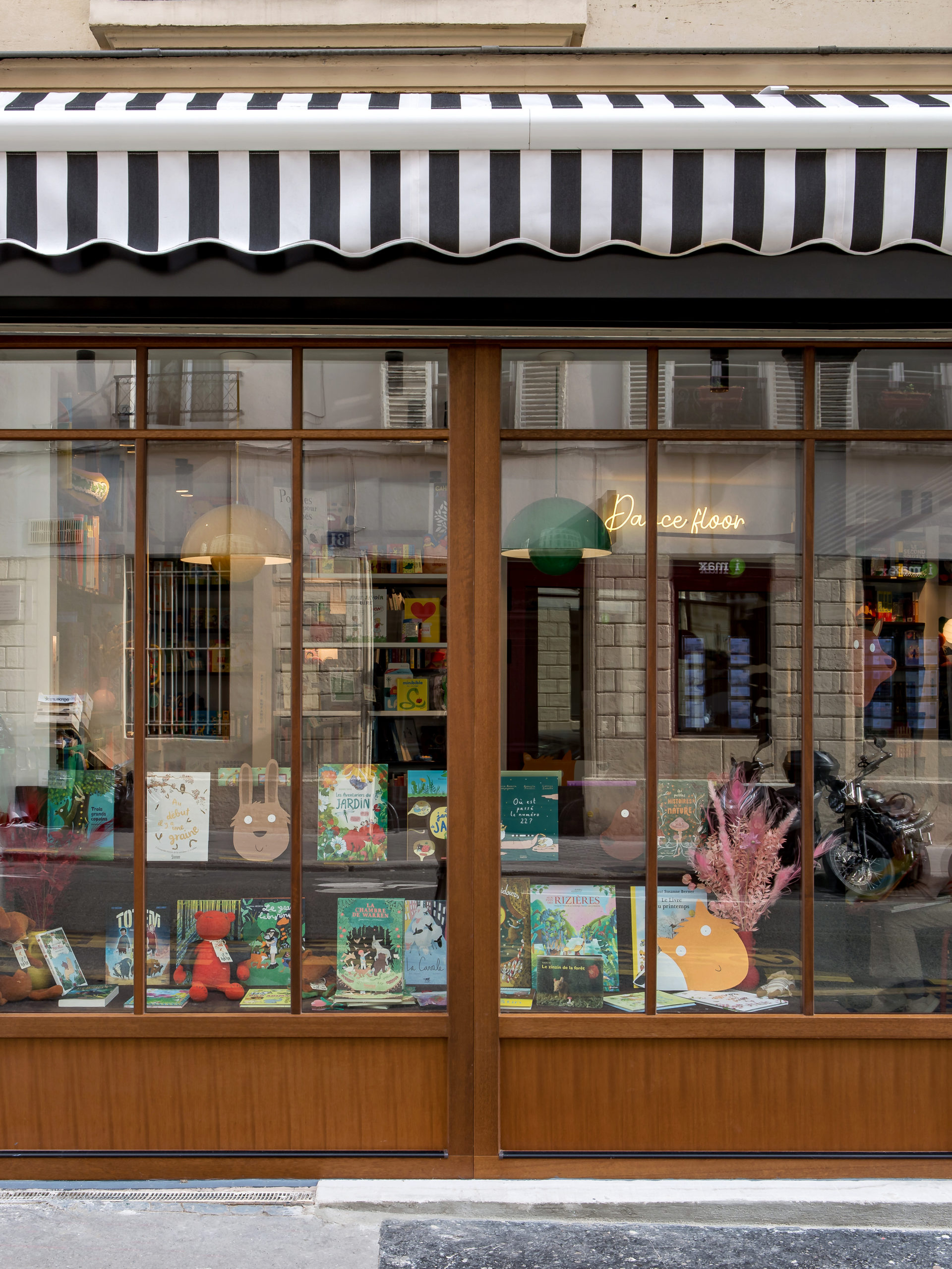 Le Bon Ton, the place to chanter, danser, jouer, lire…