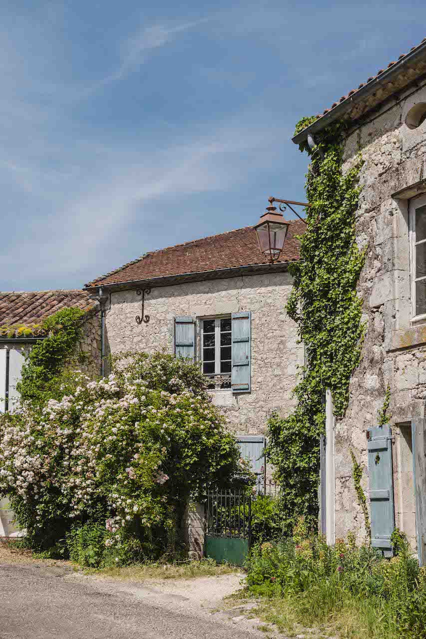 Visite de la maison ancienne de @les_enfants_du_vintage dans le Gers