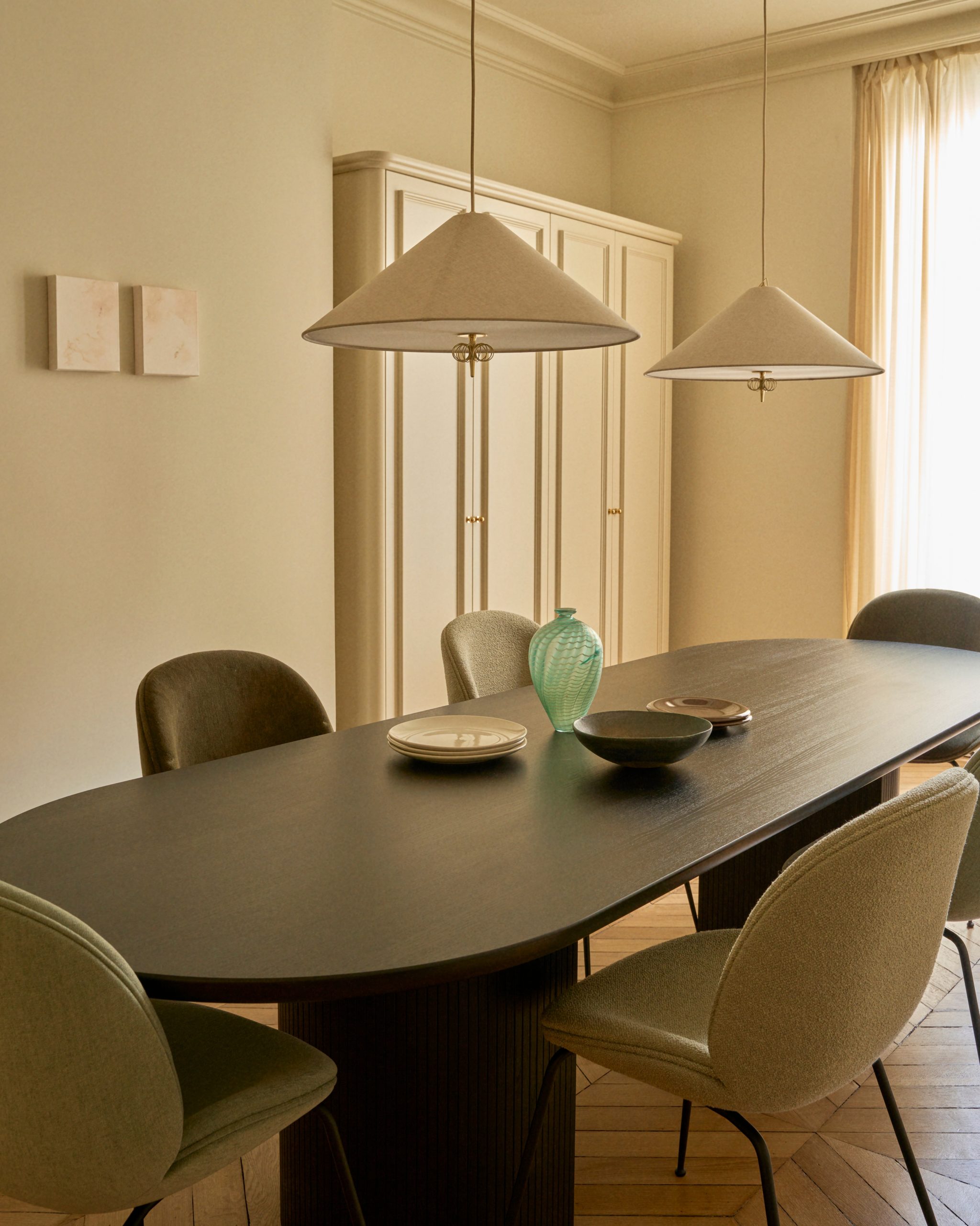 GUBI House Paris : le design danois prend ses quartiers dans un appartement haussmannien