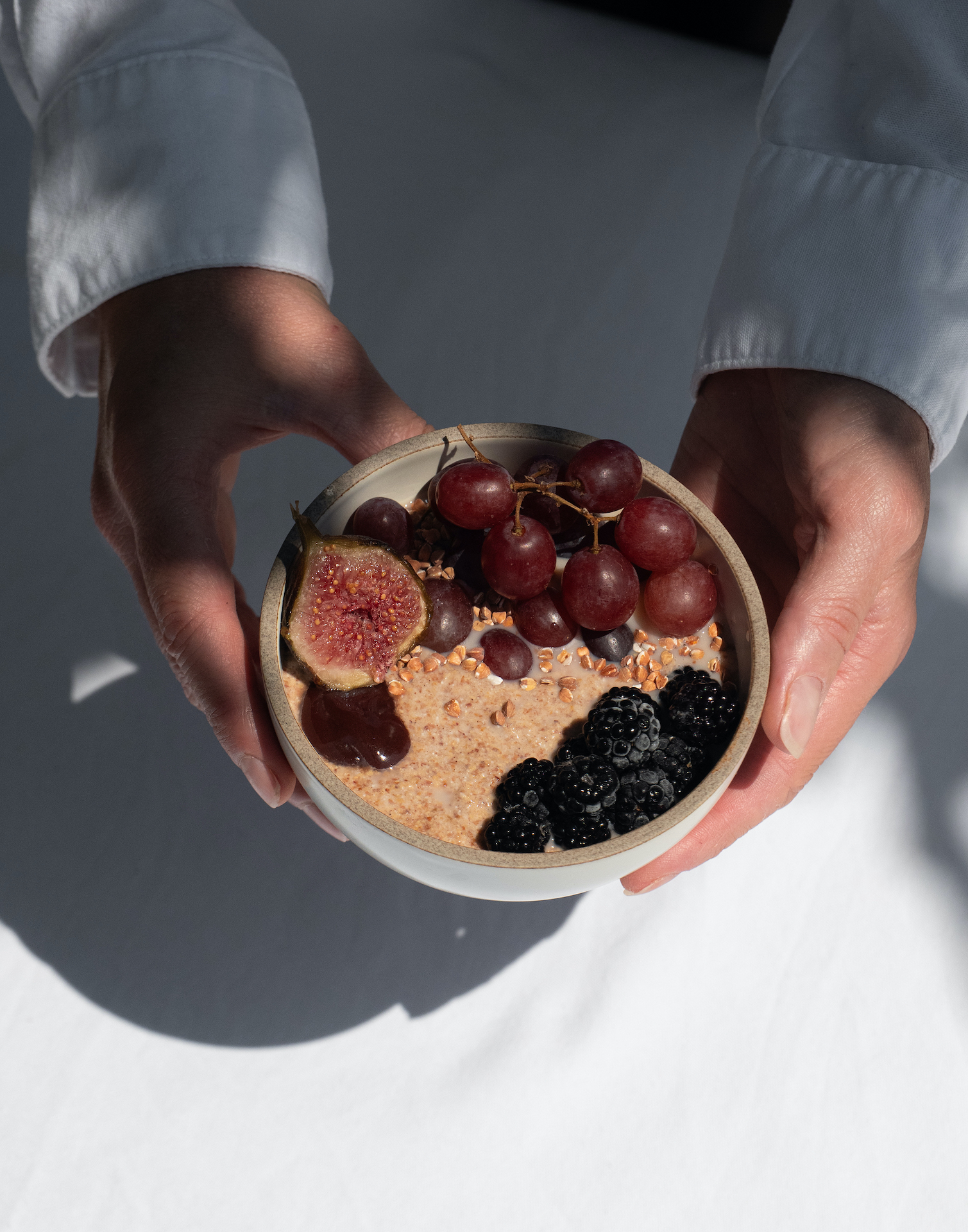 Recette : Overnight porridge de sarrasin, raisins, mûres & figues