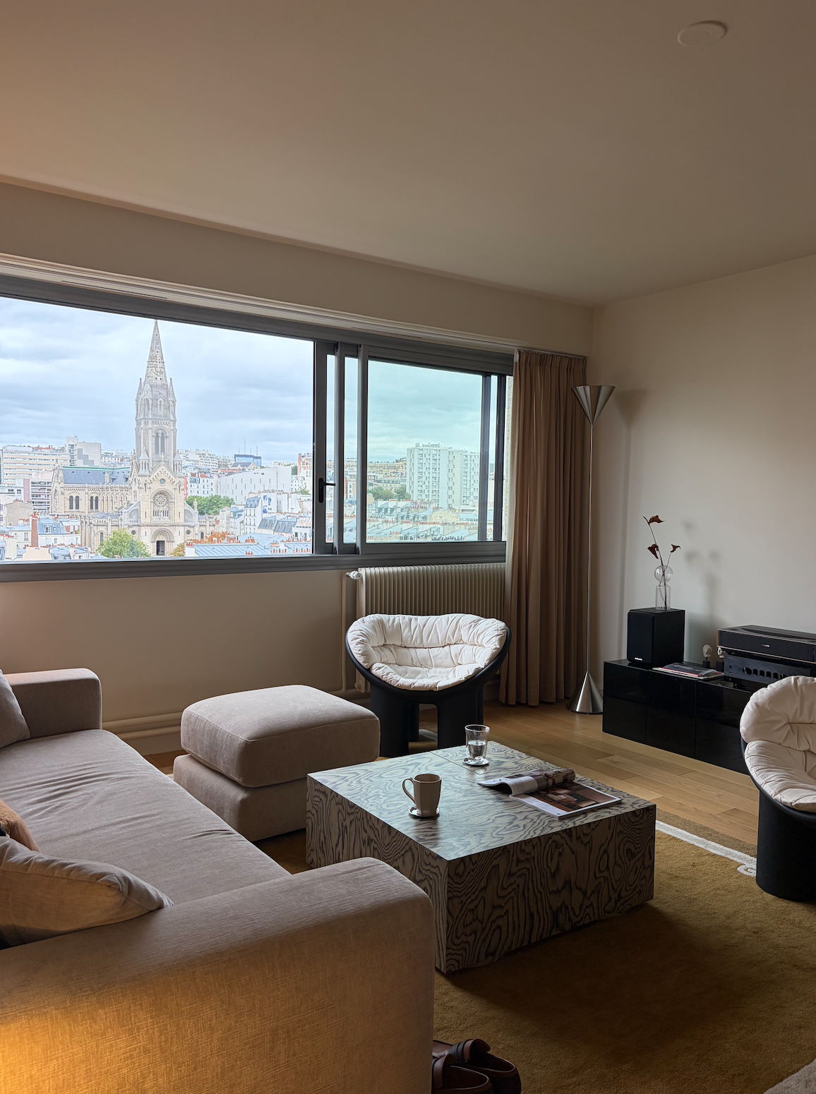 Intérieur : l&rsquo;appartement chic de Margaux de Fouchier dans le 20ème arrondissement