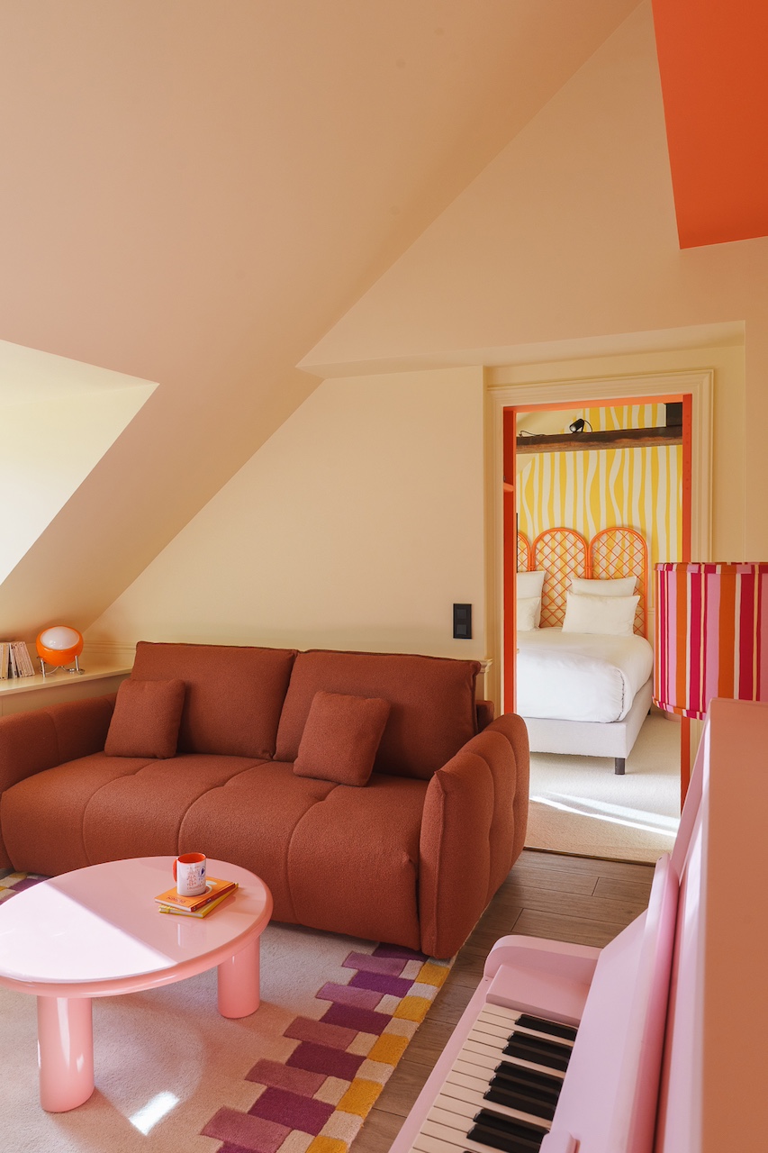 La créatrice Elise Chalmin imagine une chambre colorée à l&rsquo;hotel Chouchou